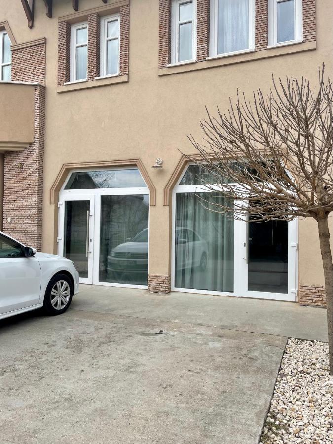 Remeny Apartman Szeged Eksteriør billede